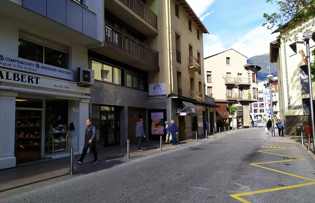 Antiga parada dels busos interurbans a l’avinguda Príncep Benlloch.