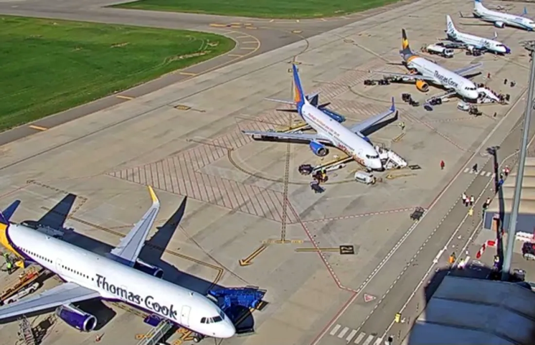 Un avió de Thomas Cook a l’aeroport de Lleida-Alguaire.
