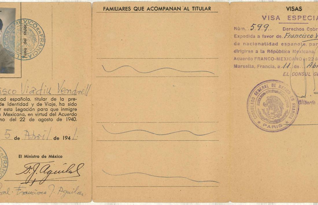 Rosa Viadiu i el seu pare, Francesc, al pis de cal Senzill on el 1950 va escriure ‘Entre el torb i la Gestapo’; ‘laisser-passer de frontière’ expedit pel veguer francès (1944), certificat de bona conducta firmat pel cònsol de Sant Julià, Josep Travesset (1948), i ‘visa especial’ que autoritza Viadiu a emigrar a Mèxic: era l’abril del 1940 i òbviament no hi va anar.