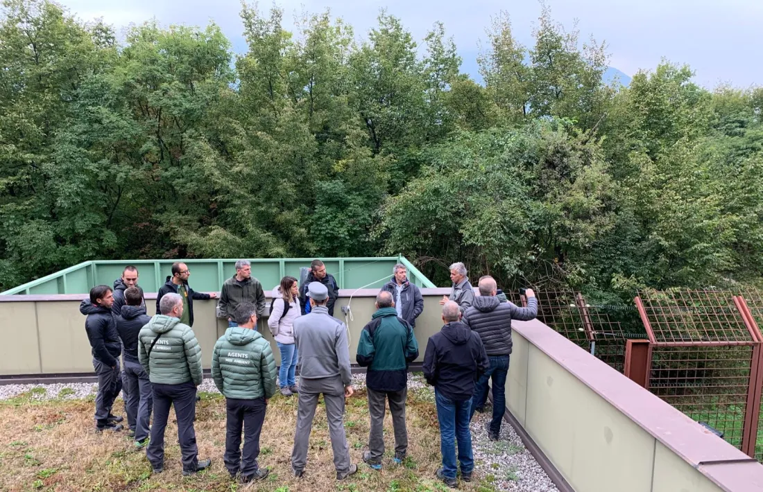 El conseller i els tècnics aranesos en una sessió pràctica amb especialistes italians.