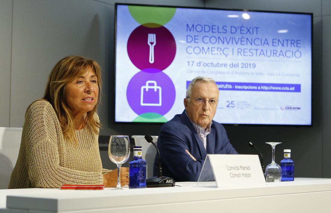 La cònsol major d’Andorra la Vella, Conxita Marsol i el president de la CCIS, Miquel Armengol, ahir. 