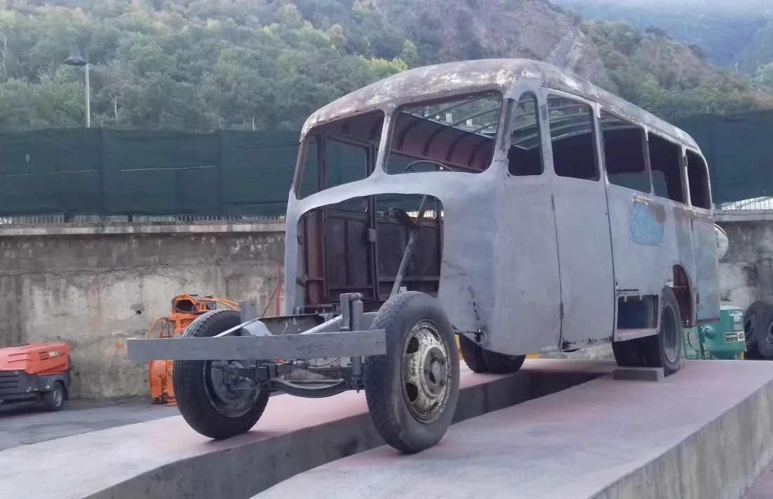 El Fargo, la setmana passada a les instal·lacions del COEX, després de les primeres sessions de sorrejat. Es distingeix la part ja neta de la que encara s'ha de sorrejar. 