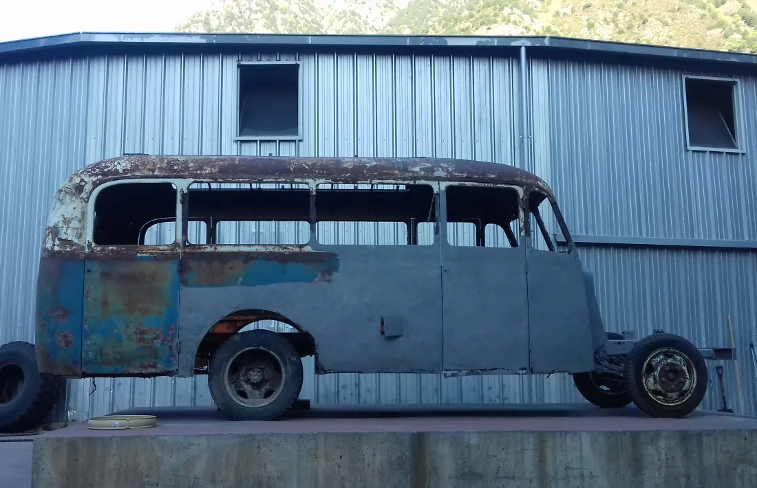 El Fargo, la setmana passada a les instal·lacions del COEX, després de les primeres sessions de sorrejat.Es distingeix la part ja neta de la que encara s'ha de sorrejar.  