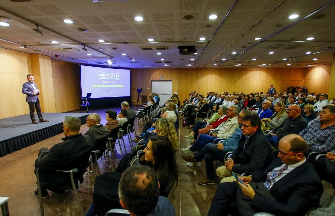 Un moment de la reunió pública sobre l’acord d’associació amb la UE celebrada ahir al Centre de Congressos d’Andorra la Vella. 