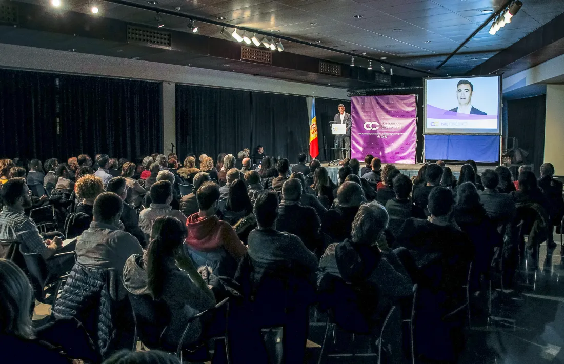 Una reunió de poble de Ciutadans Compromesos durant la campanya de les eleccions generals de l’abril passat.