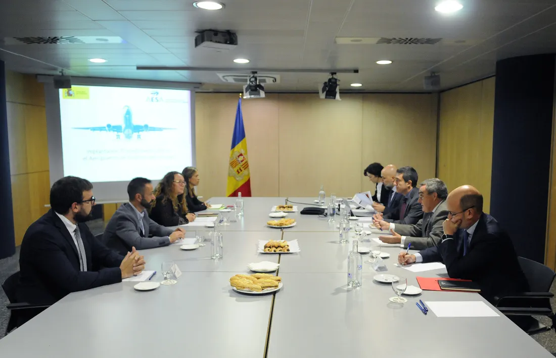 Un moment de la reunió d’ahir entre les delegacions andorrana i espanyola.