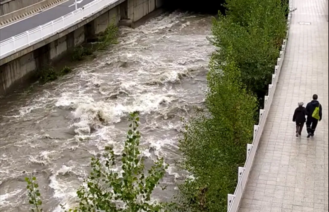 El riu Valira al seu pas per Escaldes-Engordany.