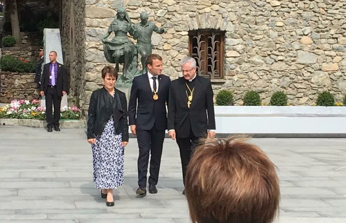 La mesura de gràcia es va acordar entre els dos coprínceps en la visita de Macron. 