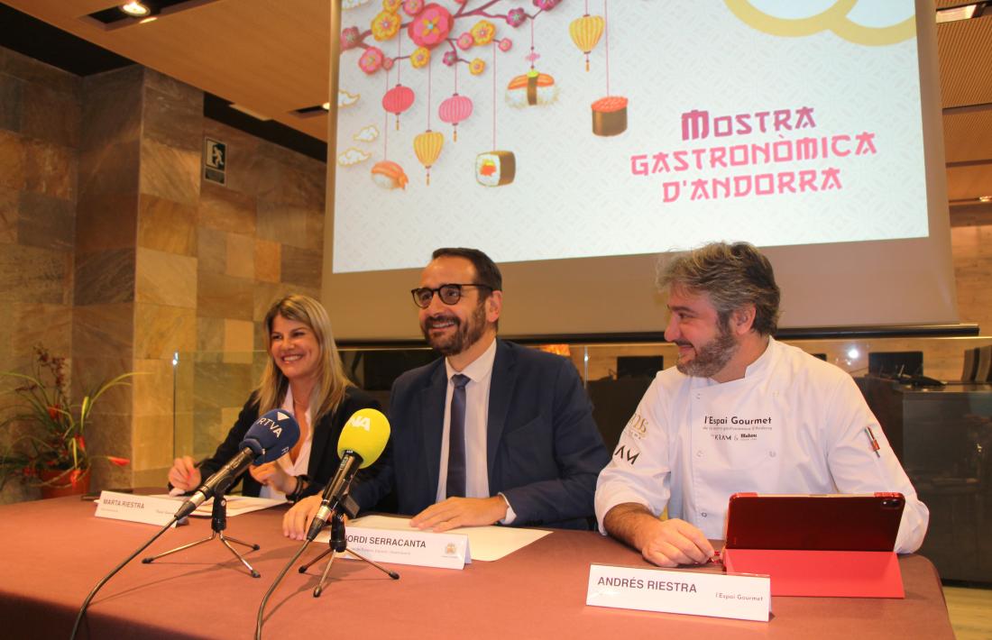Marta Riestra, Jordi Serracanta i Andrés Riestra en la roda de premsa de presentació de la mostra, ahir al matí.