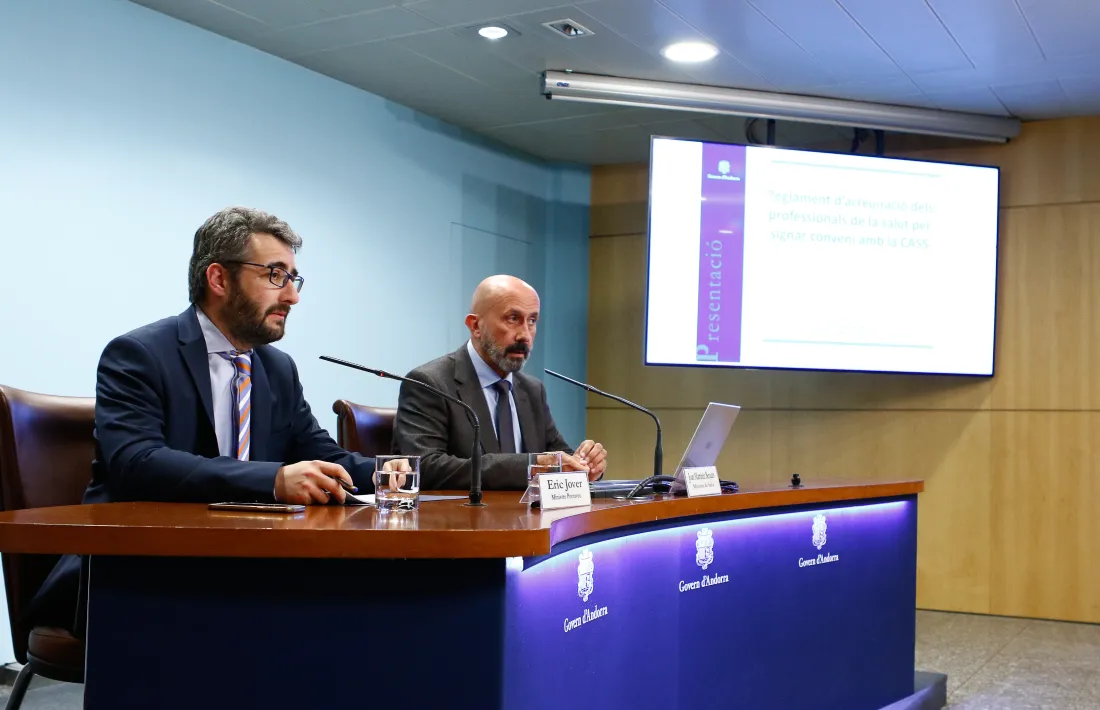 El ministre portaveu, Eric Jover, i el titular de Salut, Joan Martínez Benazet, en la compareixença posterior al consell de ministres.