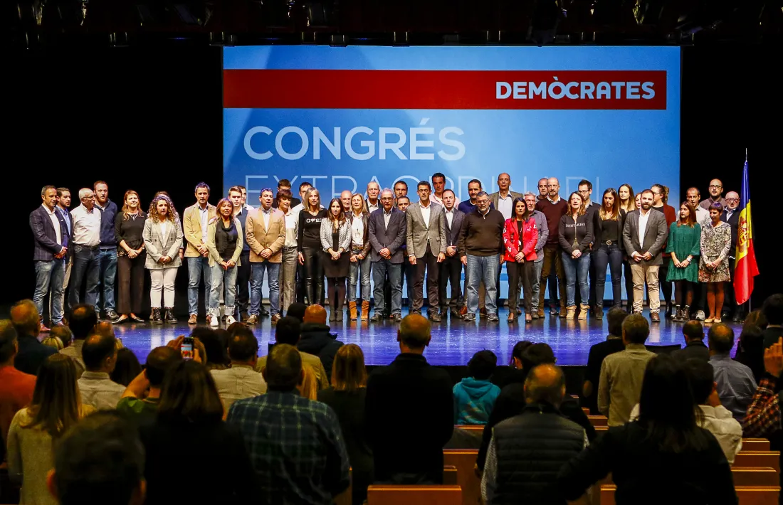 Els candidats taronja al final del congrés extraordinari per validar les candidatures.