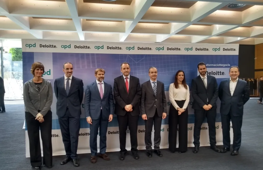 Alguns dels ponents i organitzadors de la jornada celebrada ahir sota el títol ‘La transformació dels negocis d’Andorra’. 