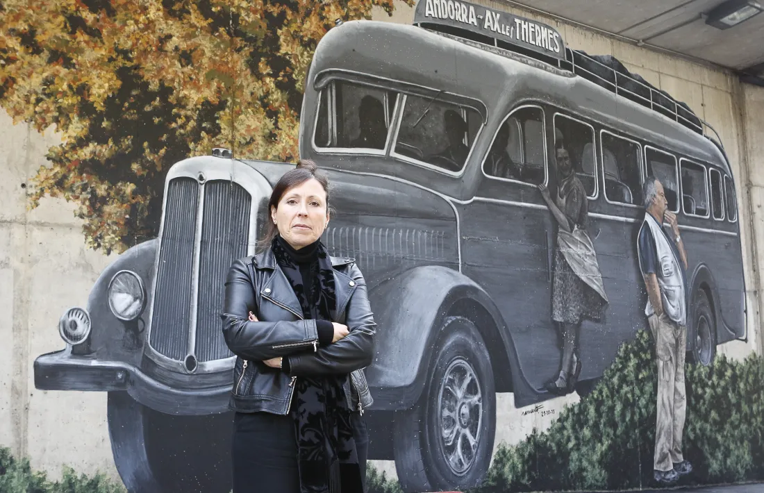 Bosque, davant del Saurer dels anys 40, el primer qe va fer la línia d'Acs.