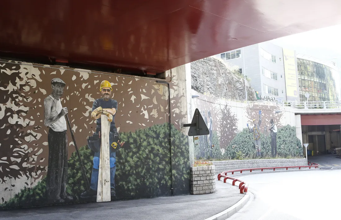 Columnes, murs i baixants sumen prop de 1.400 metres quadrats de superfície.