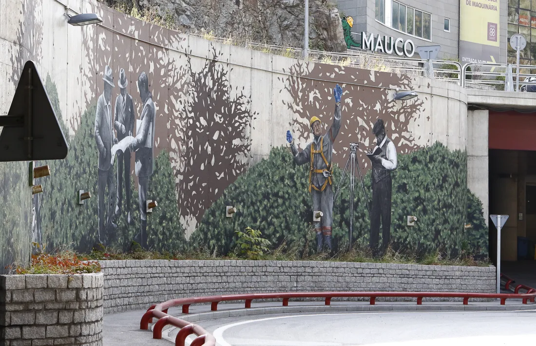 Columnes, murs i baixants sumen prop de 1.400 metres quadrats de superfície.