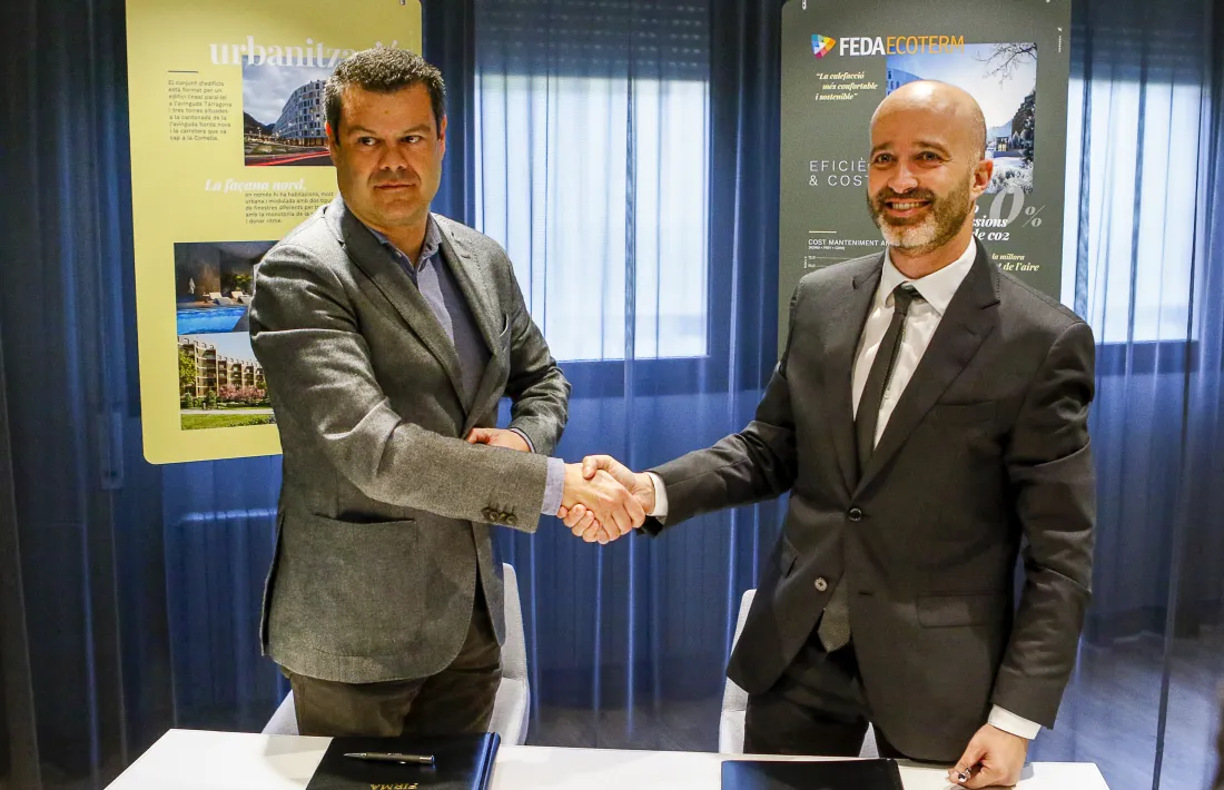 Jan Aramburu i Jordi Travé durant l’acte de firma de l’acord.