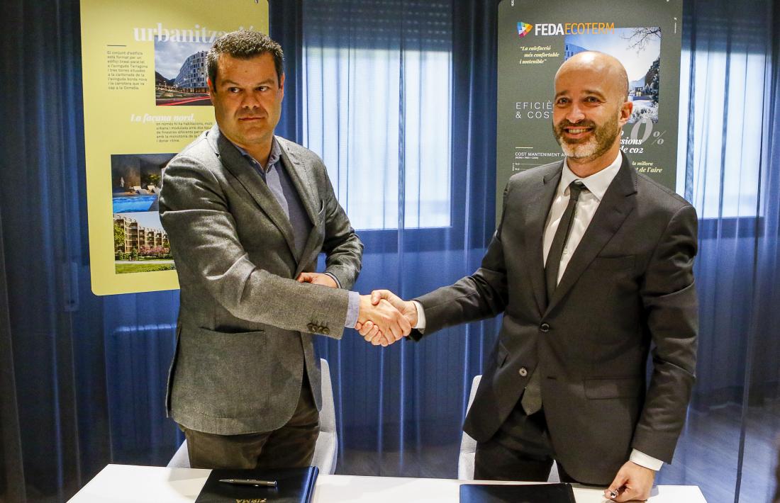 Jan Aramburu i Jordi Travé durant l’acte de firma de l’acord.
