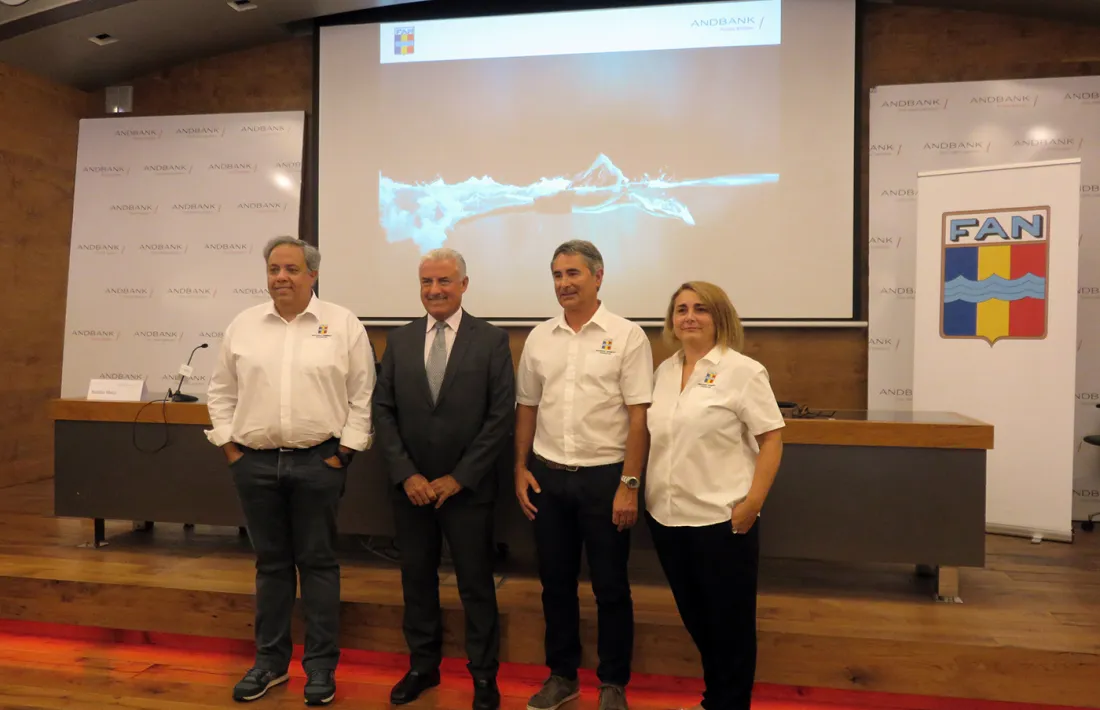 El director tècnic de la FAN, Xavier Torrallardona, el primer per l'esquerre en una roda de premsa a Andbank