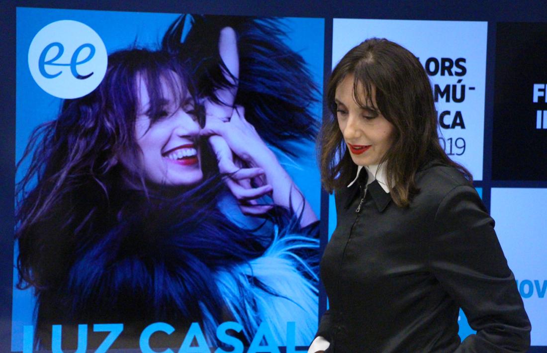 Luz Casal reserva un racó per als seus ‘hits’ al concert d’avui al Prat del Roure La cantant gallega va presentar en roda de premsa el concert d’aquest vespre.