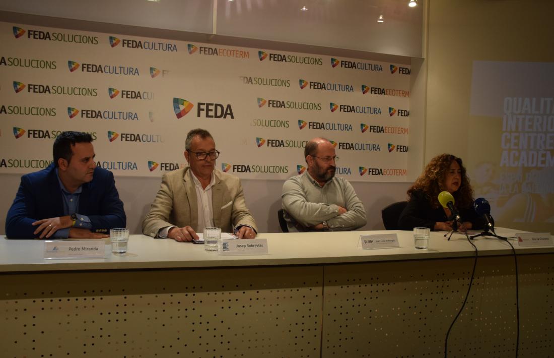 Pedro Miranda, director de TeamStone; Josep Sobrevias, president d'AAQAI; Joan Lluís Armengol, cap de Seguretat, Qualitat i Medi Ambient de FEDA, i la doctora Gloria Cruceta, presidenta de l'Associació Catalana d'Empreses Especialistes en Síndrome de l'Edifici Malalt.