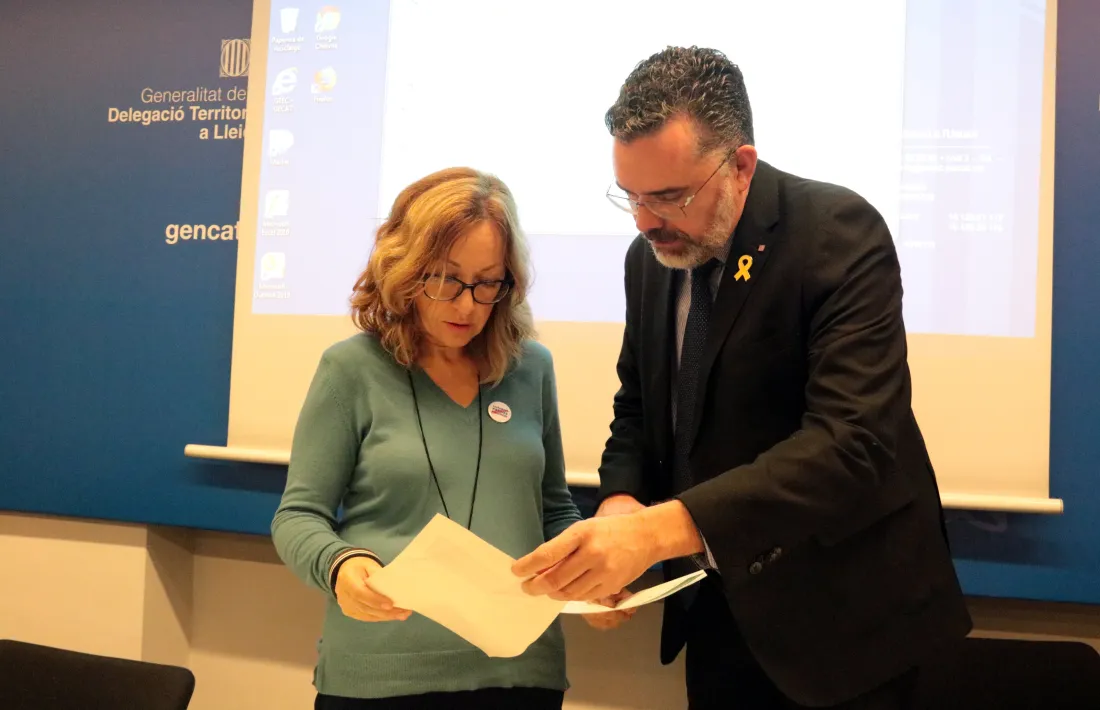 Josep Maria Tost, acompanyat de Dolors Tella, a la delegació del Govern a Lleida.