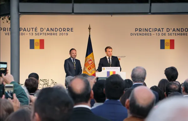 148793_emmanuel-macron-govern-xavier-ana_2306779561_65422669_1329x886