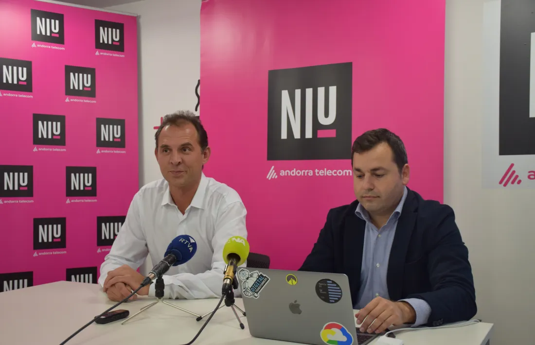 Miquel Gouarré i Carles Moreno durant la presentació de Petracoin.