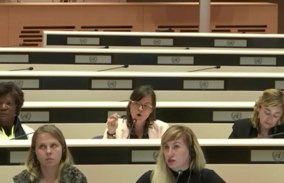 La presidenta d'Stop Violències, Vanessa M. Cortés, i l'advocada de l'associació, Elisabet Zoppeti, durant la intervenció en la 74a sessió sobre l'eliminació de les discriminacions envers les dones.