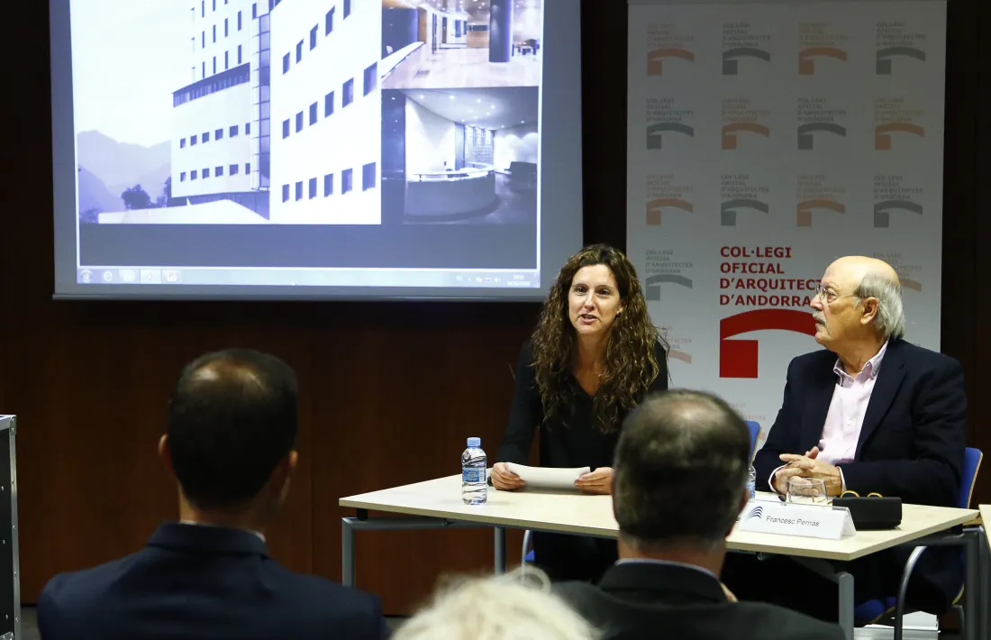 Un moment de la conferència de l’arquitecte Francesc Pernas, ahir a la tarda.