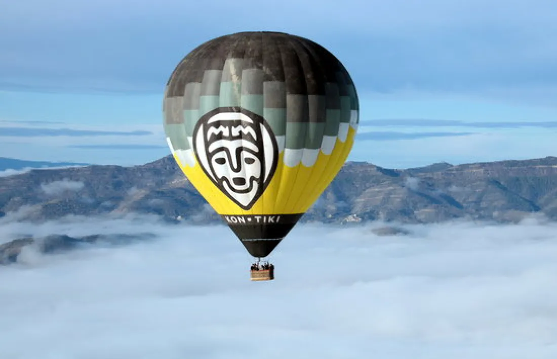 Un globus sobrevolant la conca de Tremp.
