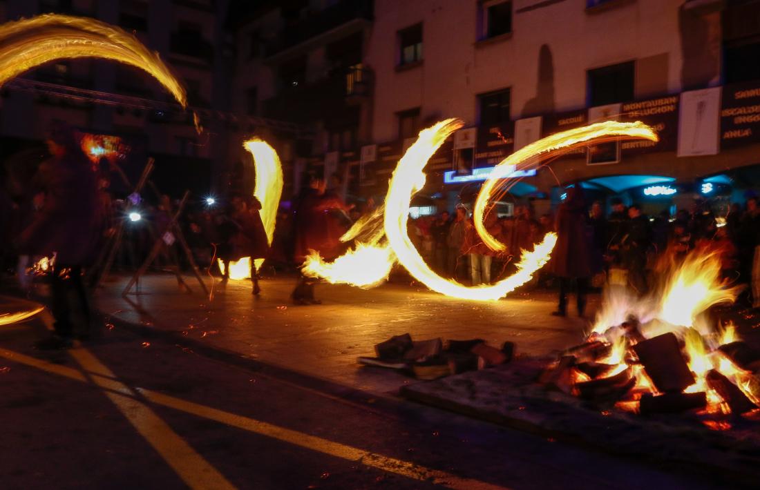 Fallaires de la capital fan rodar el foc.