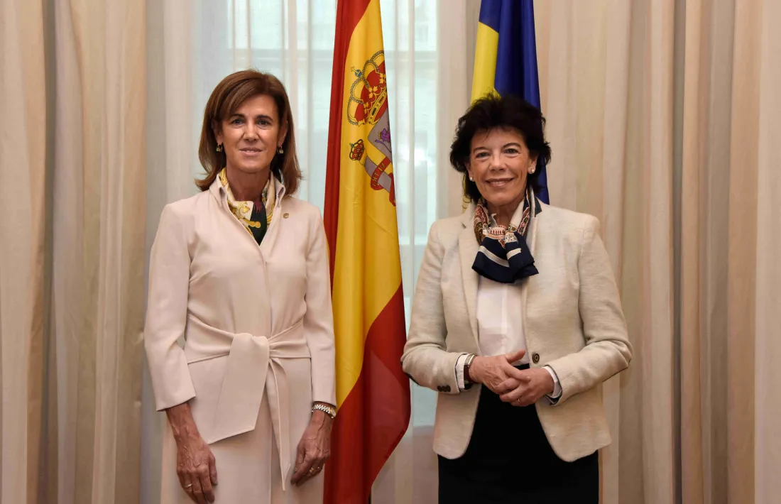Ester Vilarrubla amb Isabel Celaá.