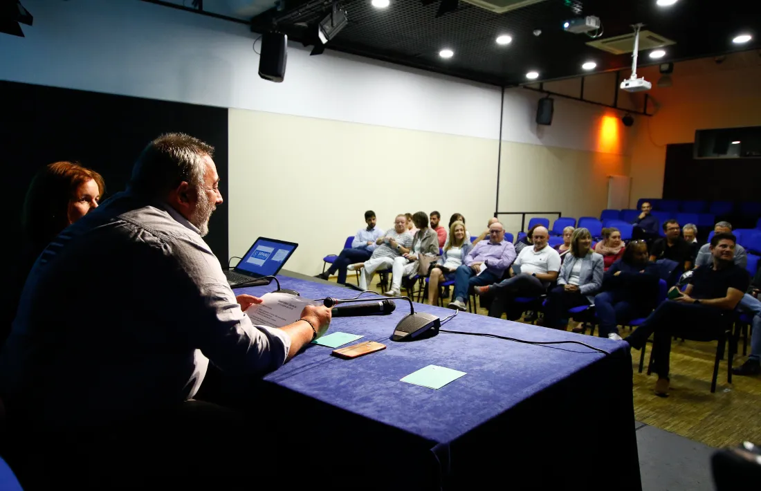 Afiliats del Sipaag reunits en una assemblea recent.