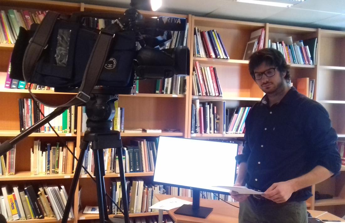 El politòleg català Gerard Pasanau va presentar ahir ‘El funcionament intern dels partits polítics andorrans’ al Cehip.
