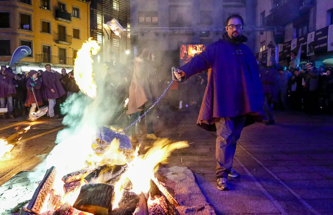 L’1 de desembre del 2015 es van cremar excepcionalment falles a la plaça de les Arcades per celebrar l’ingrés a la llista del patrimoni mundial immaterial de la Unesco.
