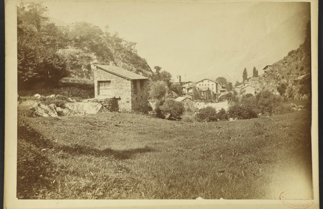 Escaldes, amb el campanar de Sant Pere màrtir.