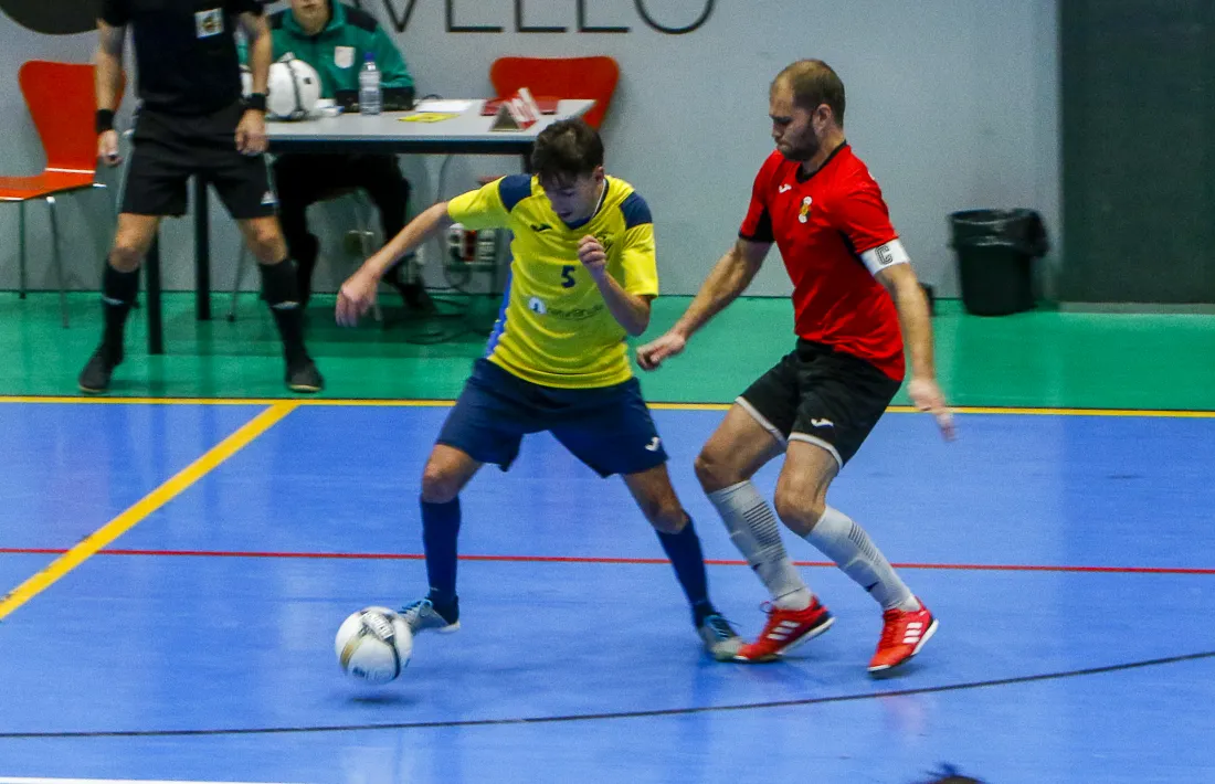 El CE Sant Julià desperta a temps i venç La Laguna