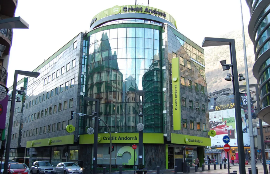 Façana de la seu central de Crèdit Andorrà.