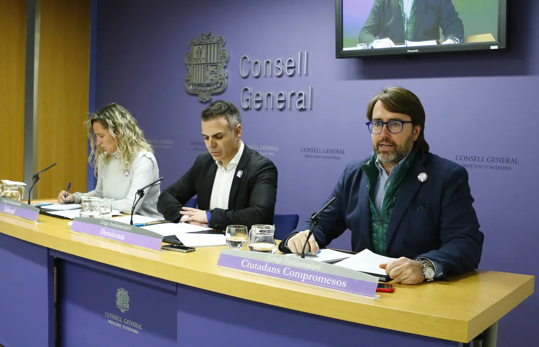 Eva López, Joan Carles Ramos i Carles Naudi van presentar ahir les modificacions a la Llei qualificada de seguretat pública.