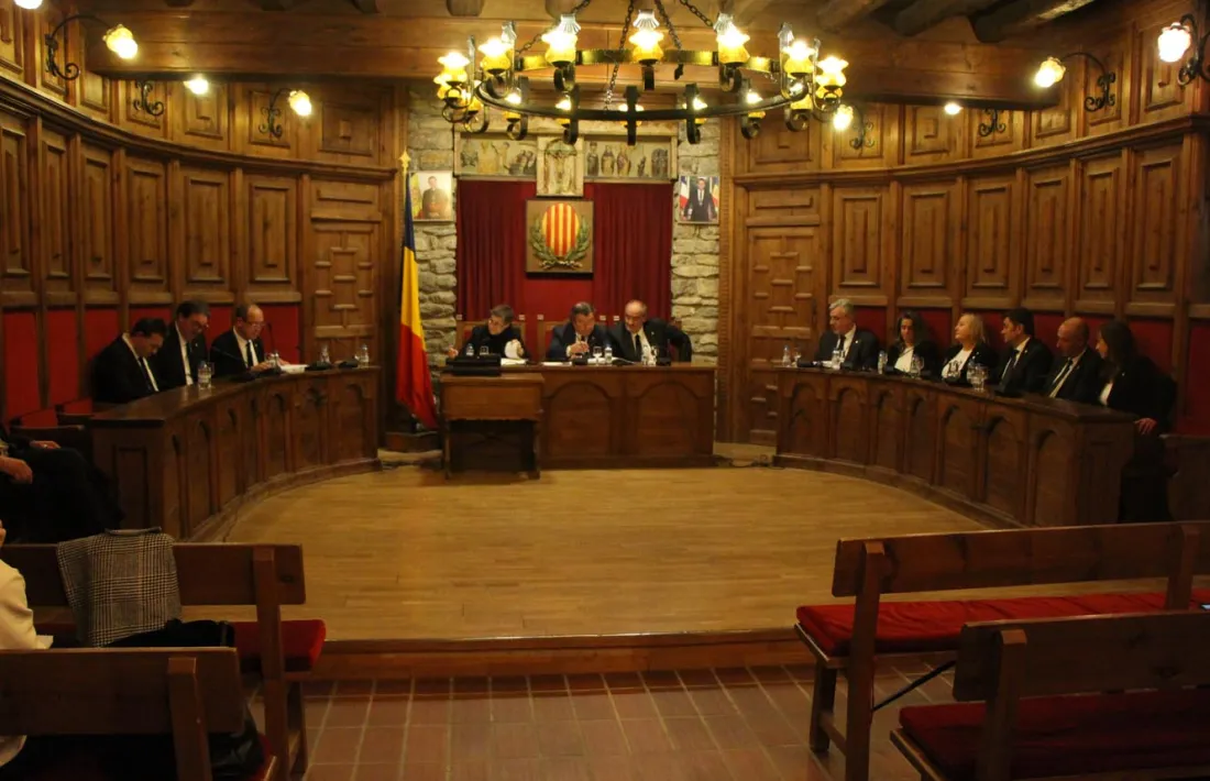 Un moment de la sessió de consell de comú de Sant Julià de Lòria celebrada aquest dilluns.