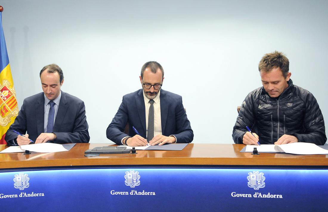 Baró, Filloy i Martisella van signar l’acord de col·laboració ahir a la tarda.