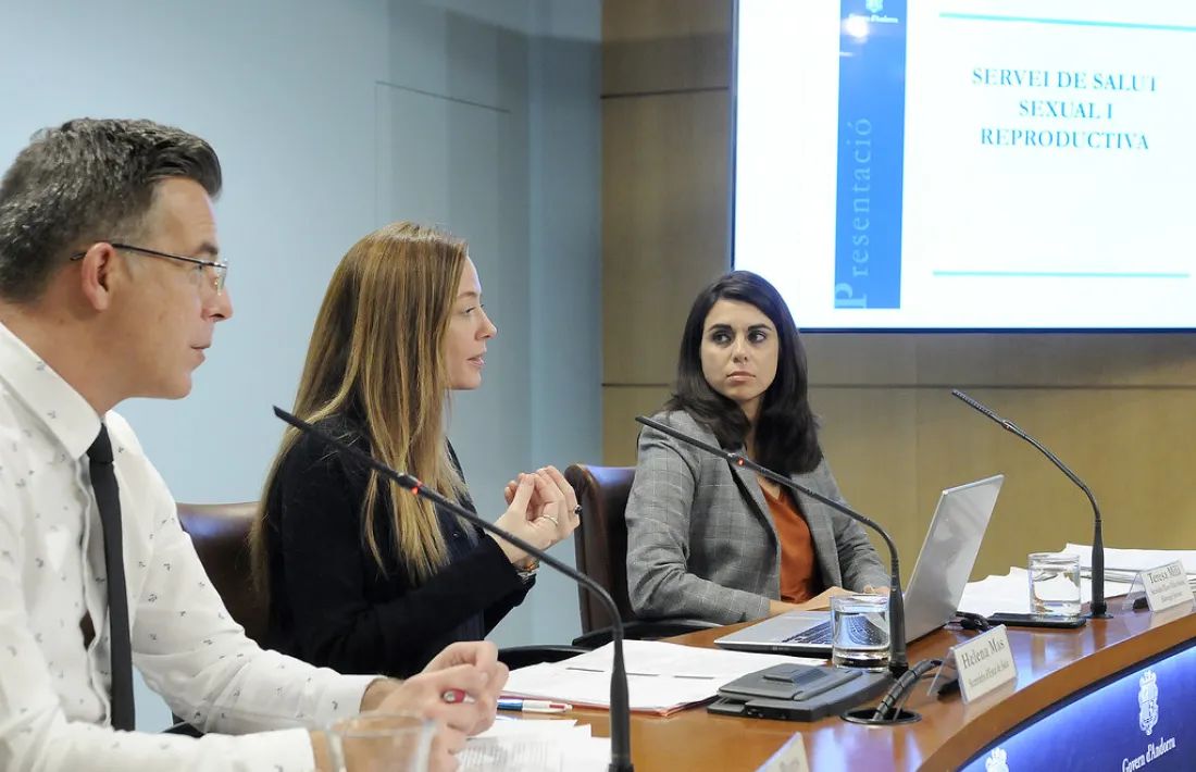 Pons, Mas i Milà en la roda de premsa de presentació del servei de salut sexual i reproductiva, ahir.
