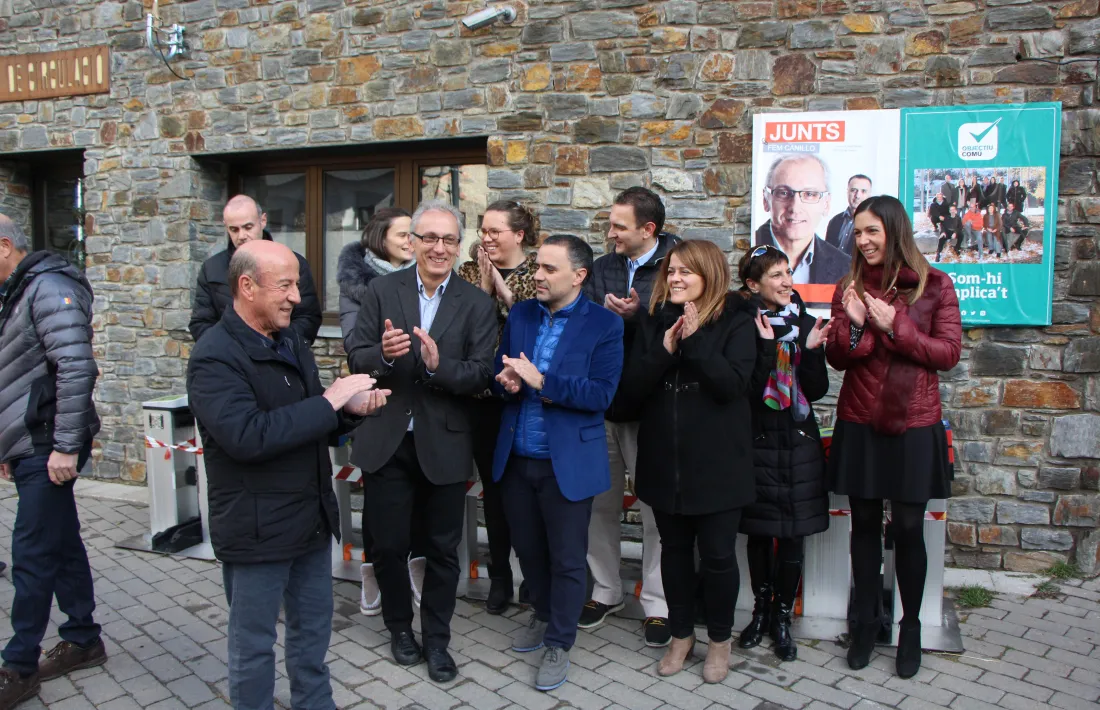 Francesc Camp amb membres de la seva llista a Canillo.