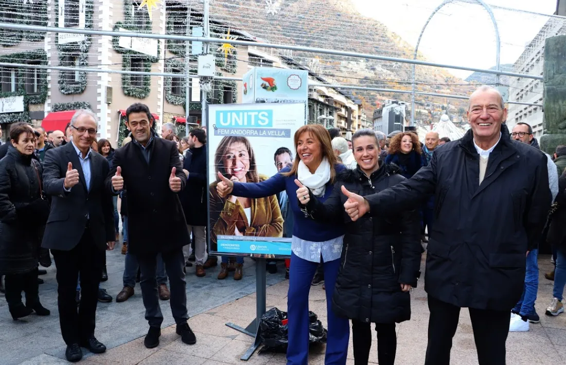 Les diferents candidatures demòcretes es van aplegar a la Rotonda.