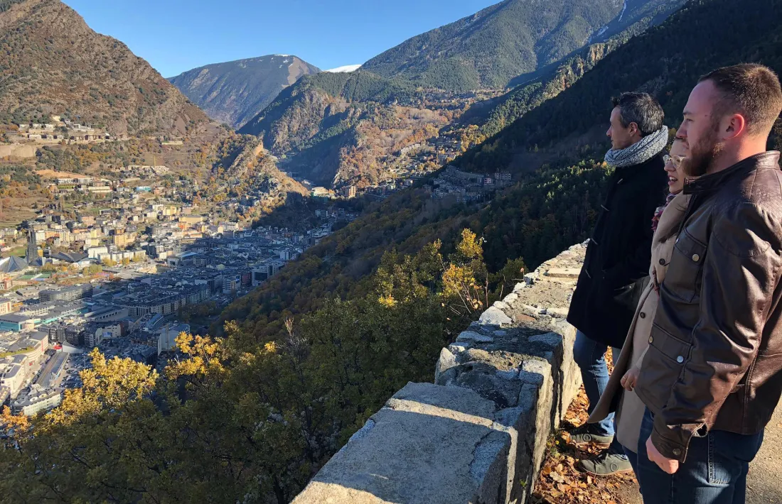 Astrié amb el número 9, Gerard Menardia, i la número 7, Meritxell López, ahir.