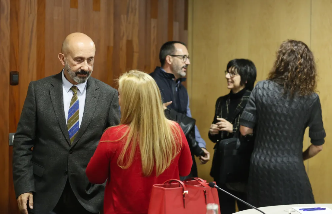 Martínez Benazel i Filloy conversant amb els representants de les entitats.