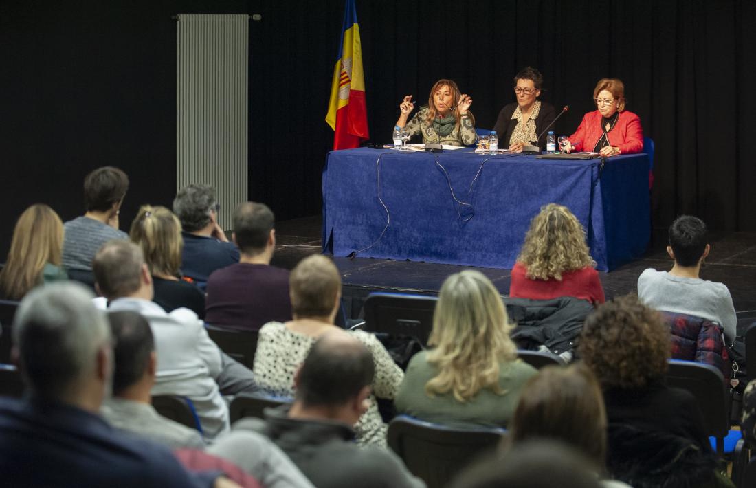 Marsol, Matarrodona i Carmona durant el debat organitzat pel Sitca, ahir al vespre.