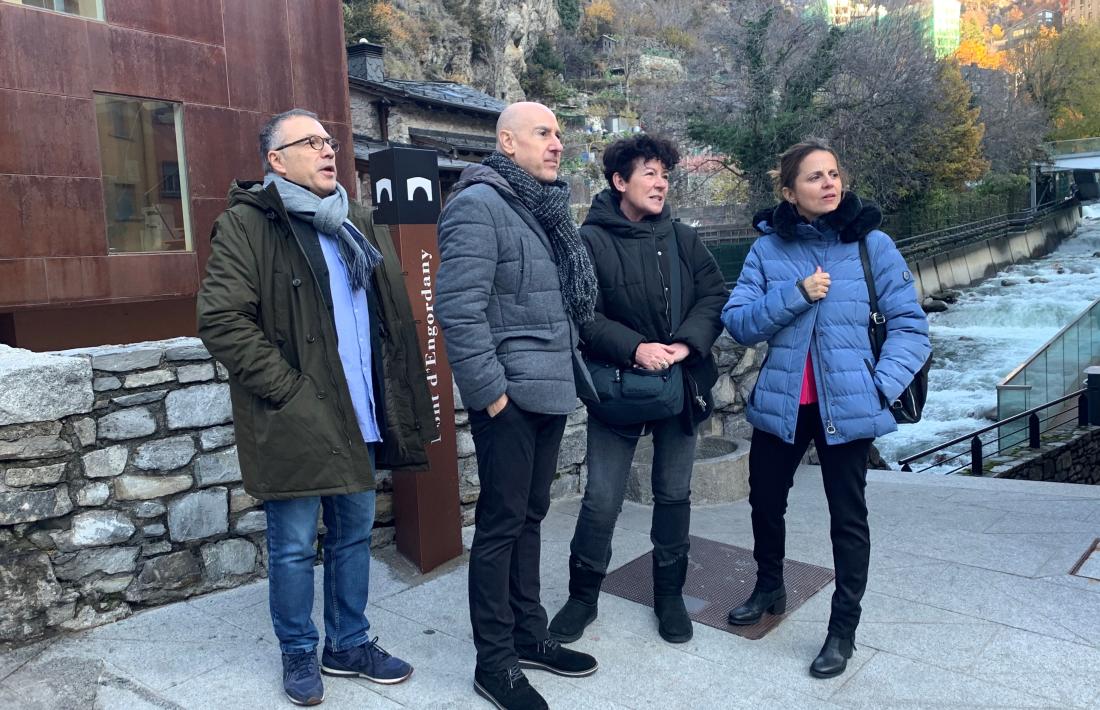 Els membres de la candidatura del PS van visitar ahir el pont d’Engordany.