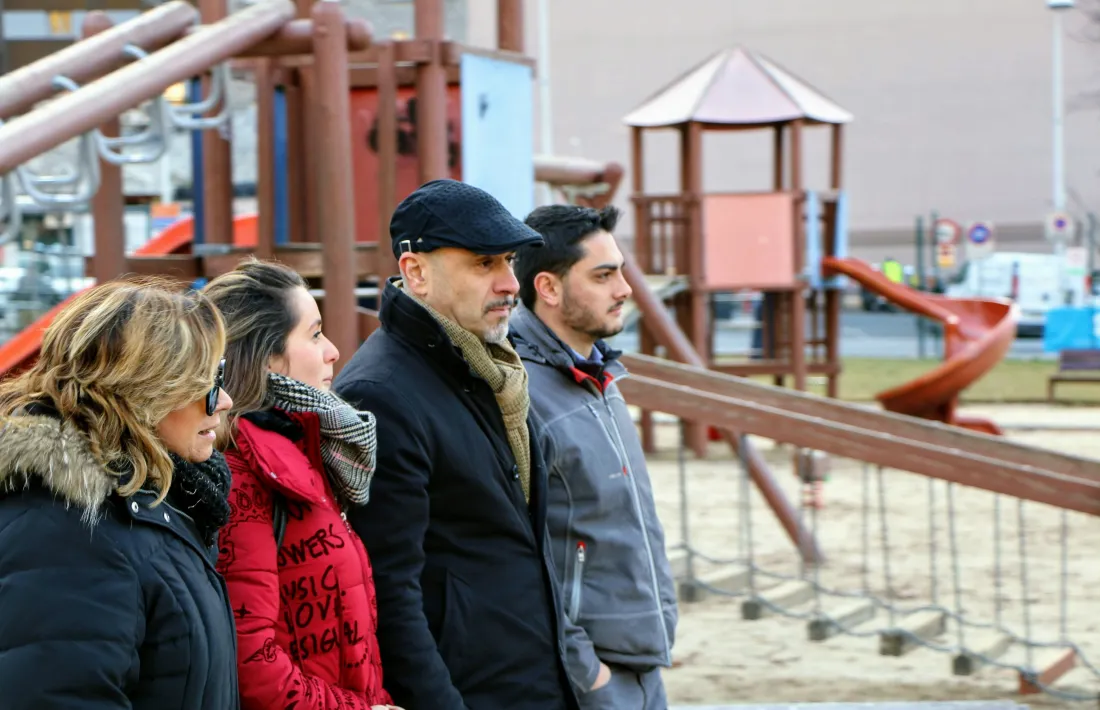 Integrants de la llista d’UxEE passenjant pel Clot d’Emprivat, ahir.