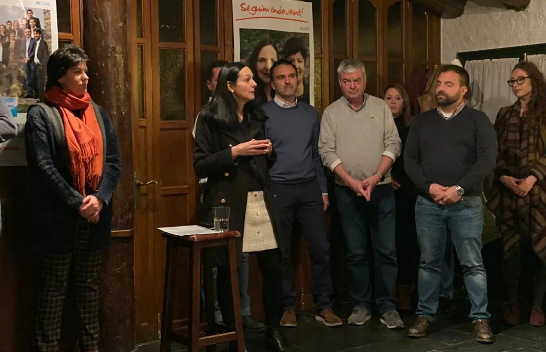 Un moment de la reunió amb els veïns de Sispony i Escàs al Molí dels Fanals.